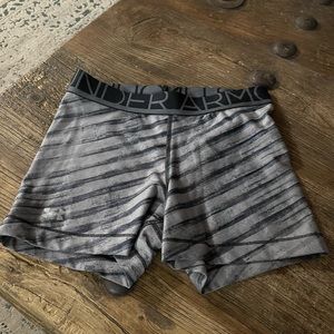Under Armour spandex shorts gray & black stripped